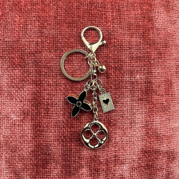 New GOLD CLOVER Bag Charm Black and Gold Tone - Picture 1 of 7